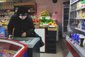 Почему условной бабе Дуне в сельском магазине действительно не до айфона