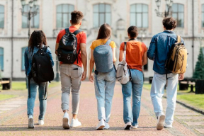 «Вы уедете учиться за границу, а вас смогут шантажировать тем, что, например, заберут у родителей квартиру»