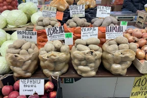 Фотофакт. Ценники на картошку на прилавках рынка в конце января