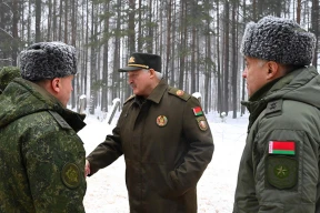 Лукашенко «внезапно» наведался на полигон под Борисовом, снова продинамив министра обороны